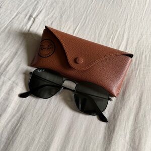 Ray-Ban Polarized Black Hexagonal Sunglasses with Case Unisex RB3548N 002 58